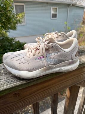 Brooks Women’s Running Shoes - 6.5